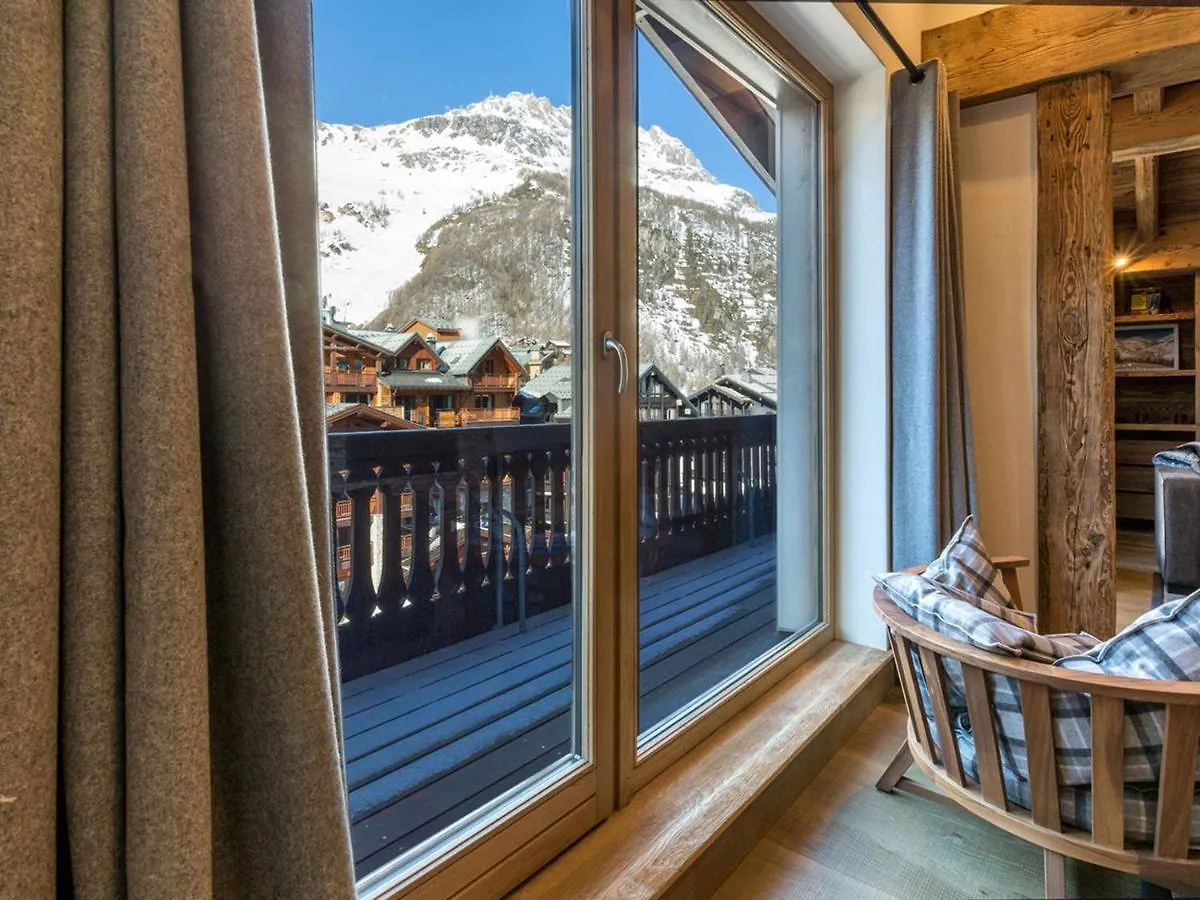 Chalet De Luxe 5 Pieces Avec Cheminee Et Conciergerie A Val-D'Isere - Fr-1-694-23 0*,  France