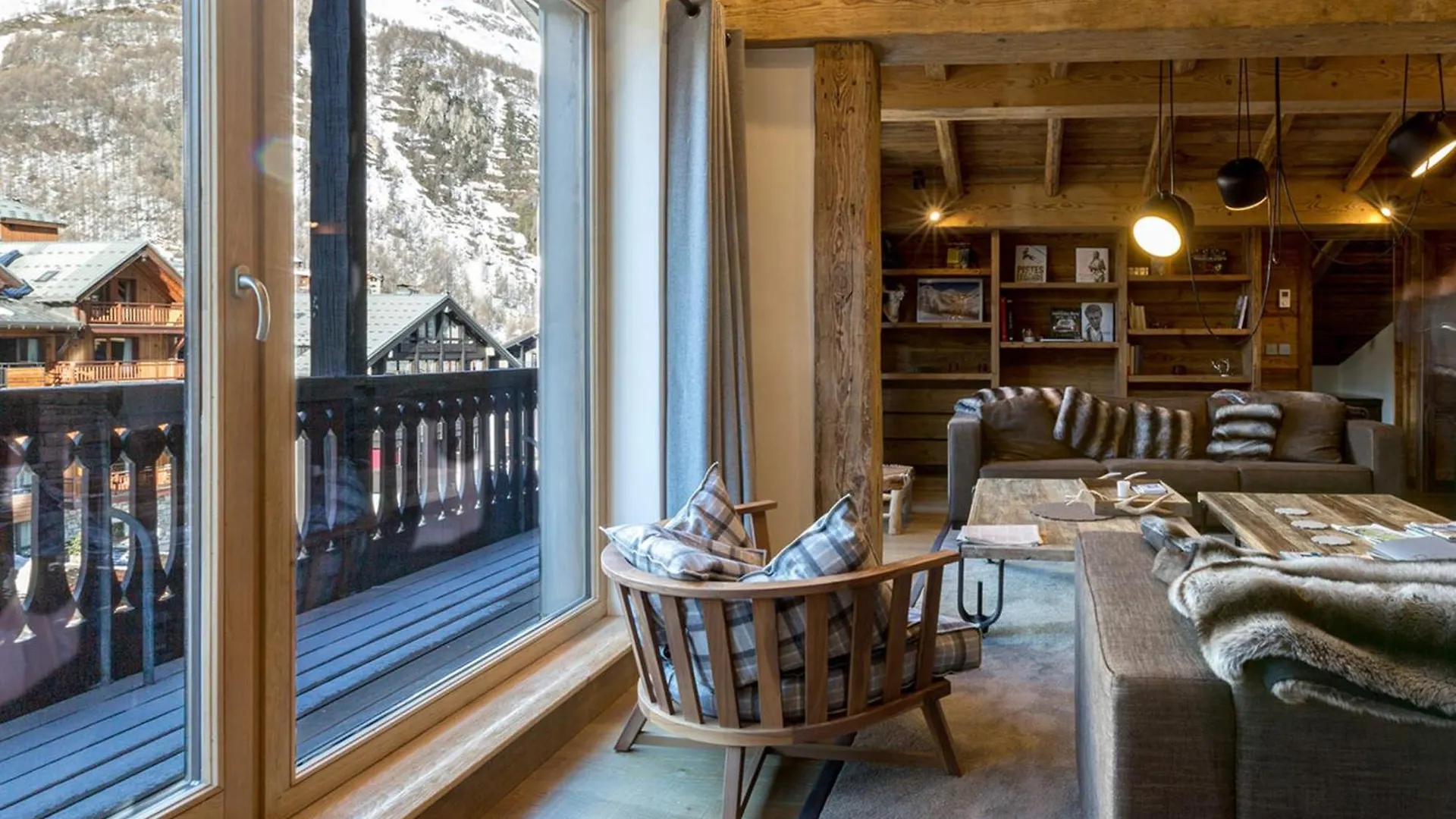 Chalet De Luxe 5 Pieces Avec Cheminee Et Conciergerie A Val-D'Isere - Fr-1-694-23 0*,  France